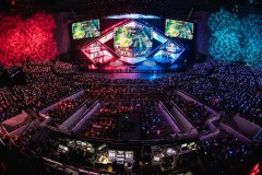 LOL手游女警新皮肤“水晶玫瑰”惊艳亮相